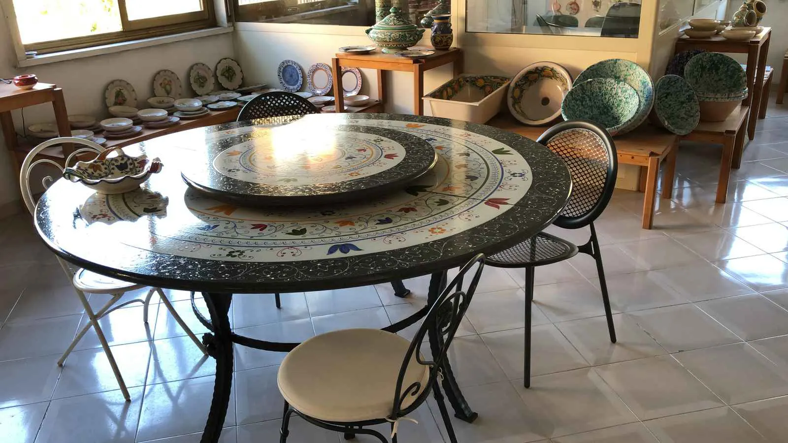 Lo showroom Piscitello a Santo Stefano di Camastra